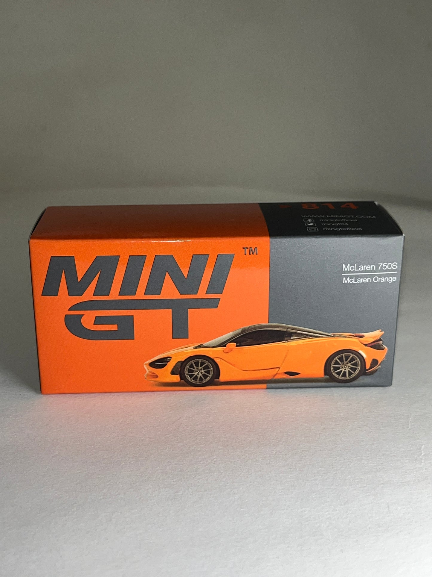 McLaren 750S McLaren Orange.(BOX UNSEALED)