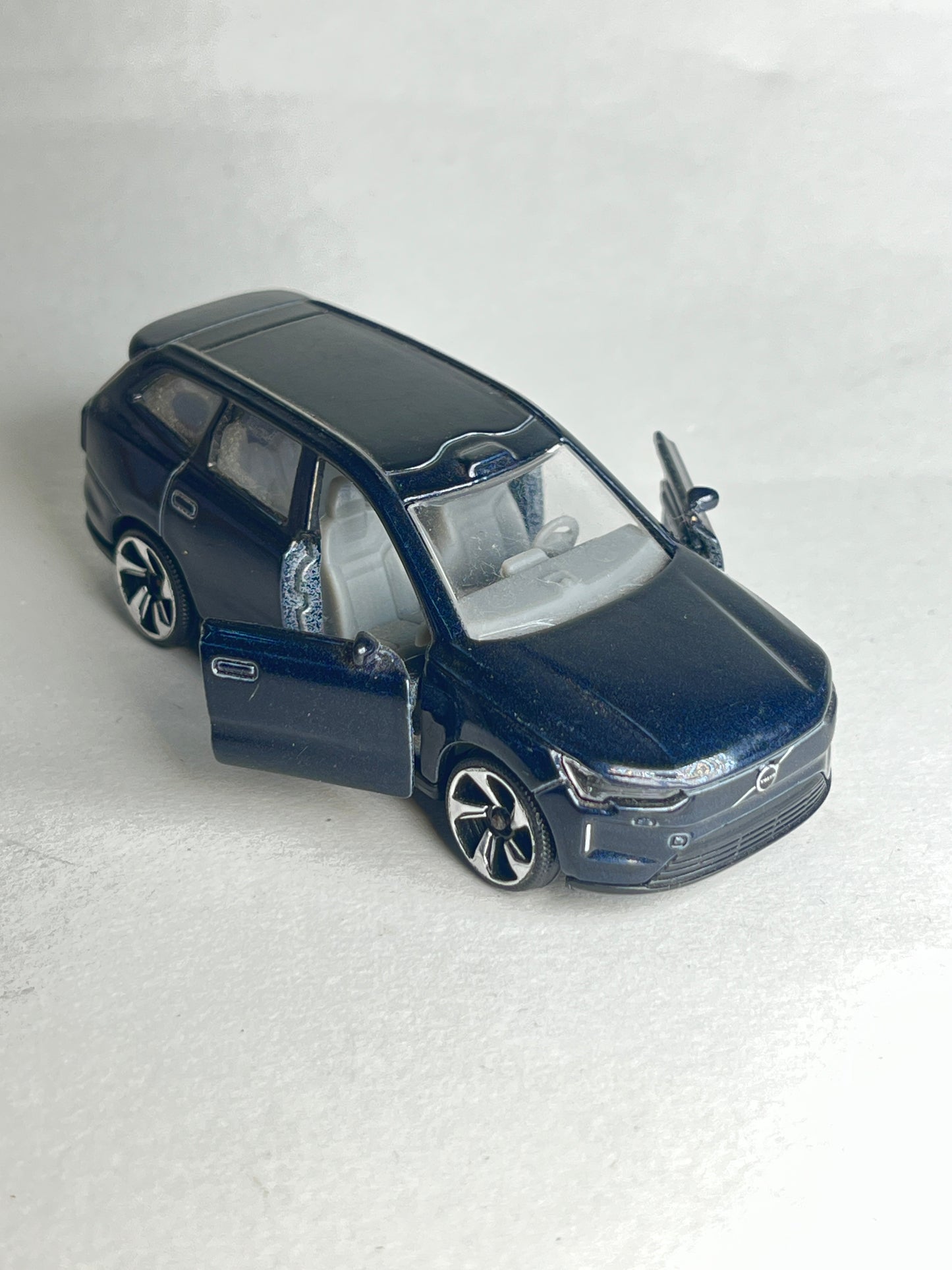 UNCAREDE MAJORETTE XC90